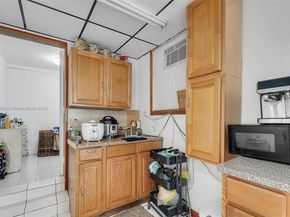 1150 W 69th Pl, Hialeah FL 33014