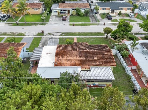 1150 W 69th Pl, Hialeah FL 33014