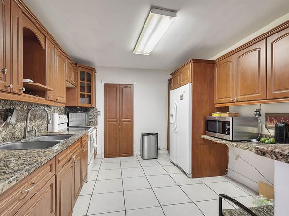 1150 W 69th Pl, Hialeah FL 33014