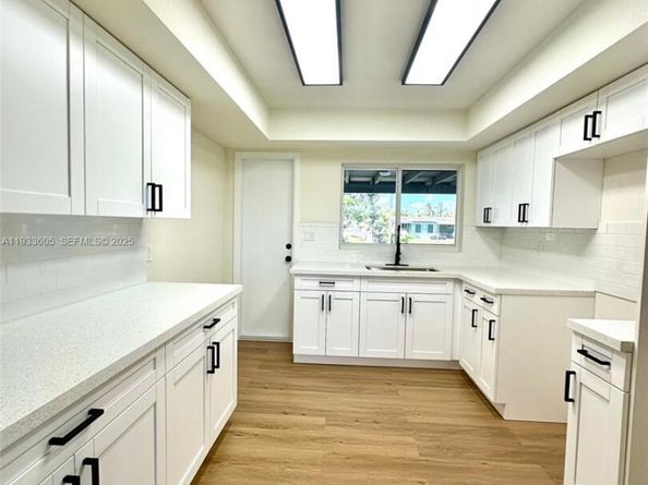 6285 NW 23rd St, Margate FL 33063