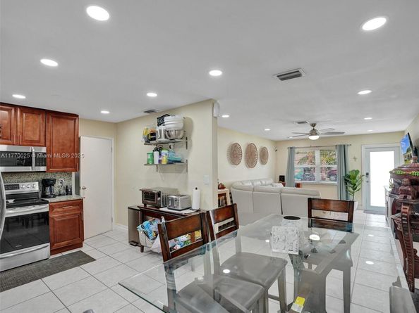7140 Mcclellan St, Hollywood FL 33024