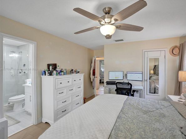 7140 Mcclellan St, Hollywood FL 33024