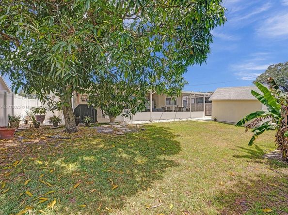 7140 Mcclellan St, Hollywood FL 33024