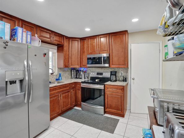 7140 Mcclellan St, Hollywood FL 33024