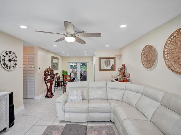7140 Mcclellan St, Hollywood FL 33024