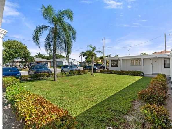 320 NE 13th Ave, Boynton Beach FL 33435