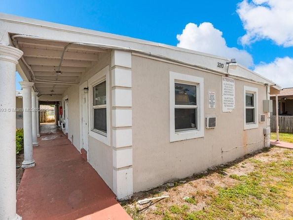 320 NE 13th Ave, Boynton Beach FL 33435