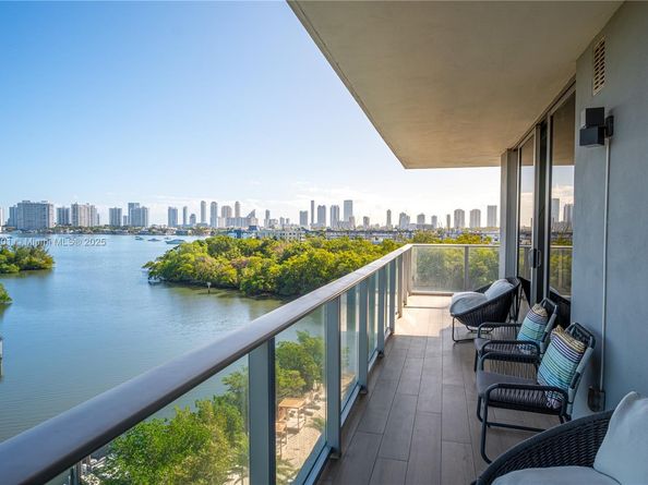 16385 Biscayne Blvd 707, North Miami Beach FL 33160
