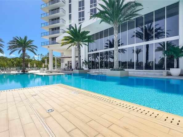16385 Biscayne Blvd 707, North Miami Beach FL 33160