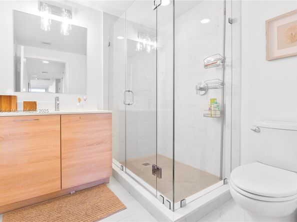 16385 Biscayne Blvd 707, North Miami Beach FL 33160