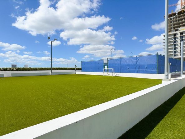 16385 Biscayne Blvd 707, North Miami Beach FL 33160