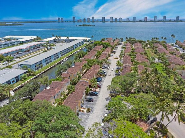 1105 Lake Shore Dr 202, Lake Park FL 33403
