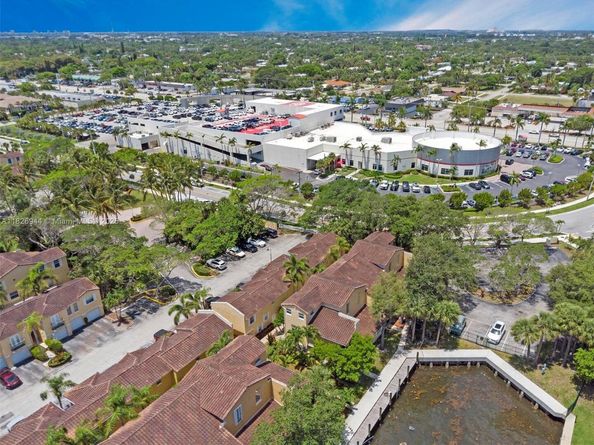1105 Lake Shore Dr 202, Lake Park FL 33403