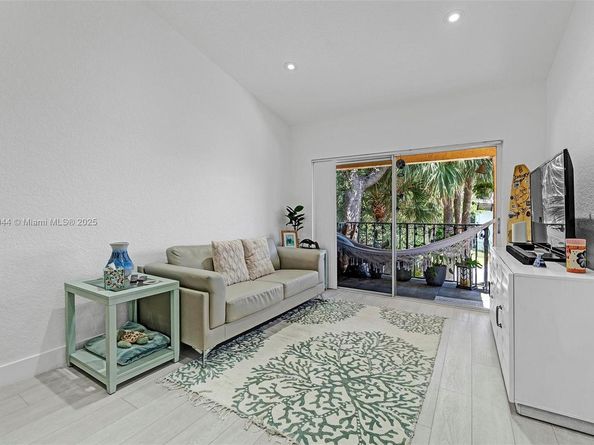 1105 Lake Shore Dr 202, Lake Park FL 33403