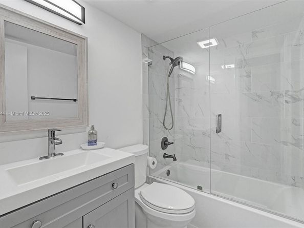 1105 Lake Shore Dr 202, Lake Park FL 33403
