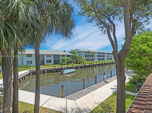 1105 Lake Shore Dr 202, Lake Park FL 33403