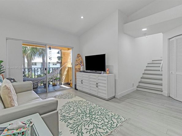 1105 Lake Shore Dr 202, Lake Park FL 33403