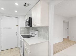17500 NW 68th Ave D1004, Hialeah FL 33015