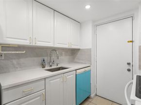 17500 NW 68th Ave D1004, Hialeah FL 33015