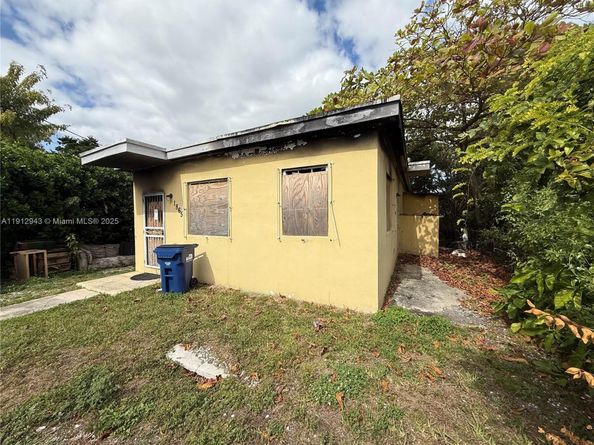 1865 NW 70th St, Miami FL 33147