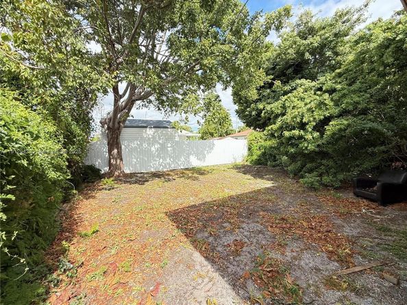 1865 NW 70th St, Miami FL 33147