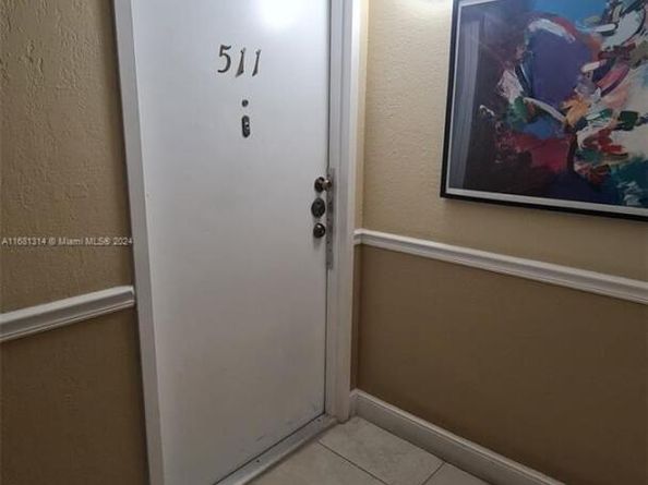 5249 NW 7th St 511, Miami FL 33126