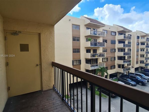 5249 NW 7th St 511, Miami FL 33126