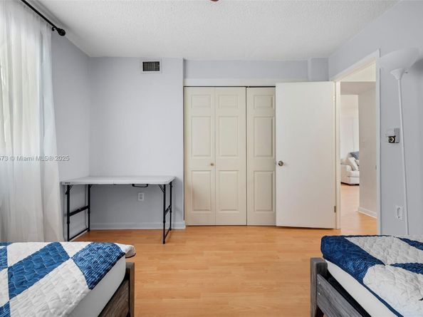 3551 NE 169th St 212, North Miami Beach FL 33160