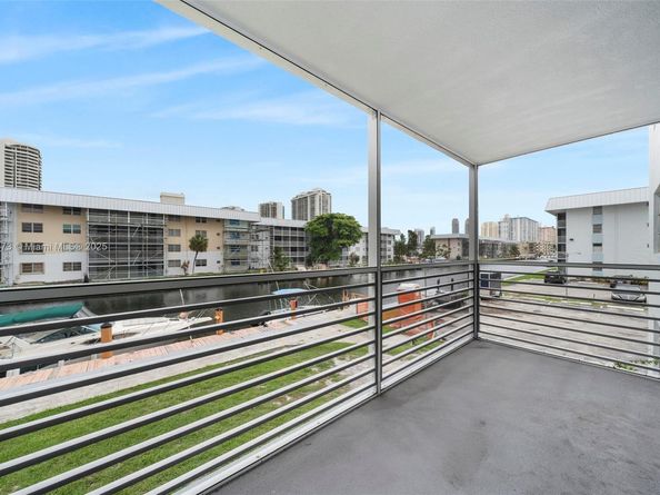 3551 NE 169th St 212, North Miami Beach FL 33160