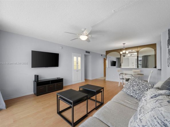 3551 NE 169th St 212, North Miami Beach FL 33160