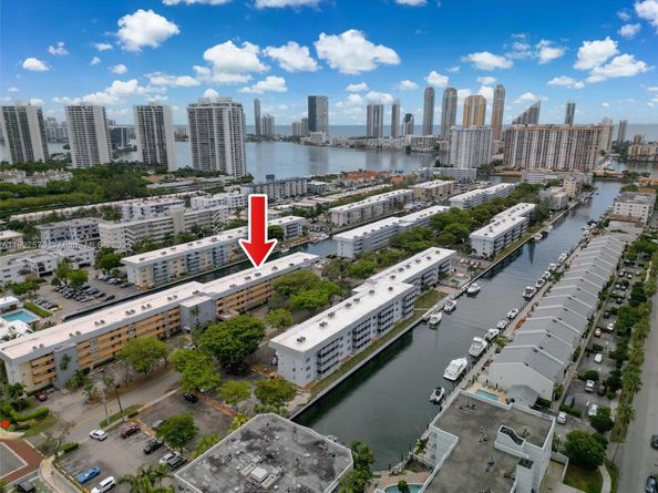 3551 NE 169th St 212, North Miami Beach FL 33160