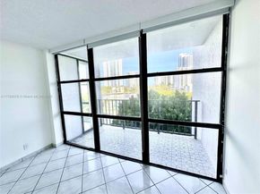 1000 Parkview Dr 424, Hallandale Beach FL 33009