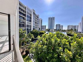 1000 Parkview Dr 424, Hallandale Beach FL 33009