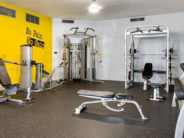 1000 Parkview Dr 424, Hallandale Beach FL 33009