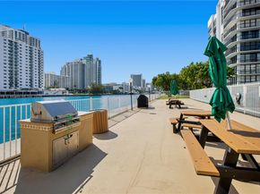 1000 Parkview Dr 424, Hallandale Beach FL 33009