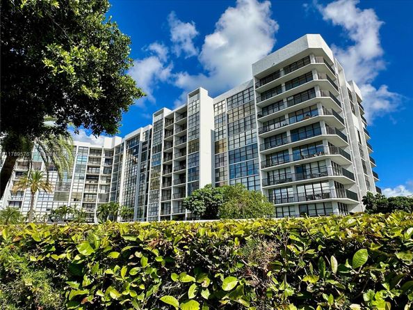 1000 Parkview Dr 424, Hallandale Beach FL 33009