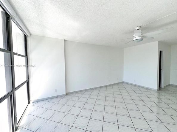 1000 Parkview Dr 424, Hallandale Beach FL 33009