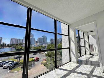 1000 Parkview Dr