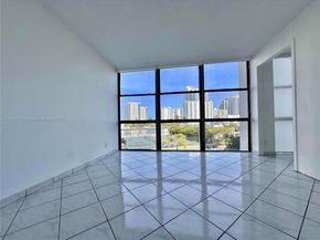 1000 Parkview Dr 424, Hallandale Beach FL 33009