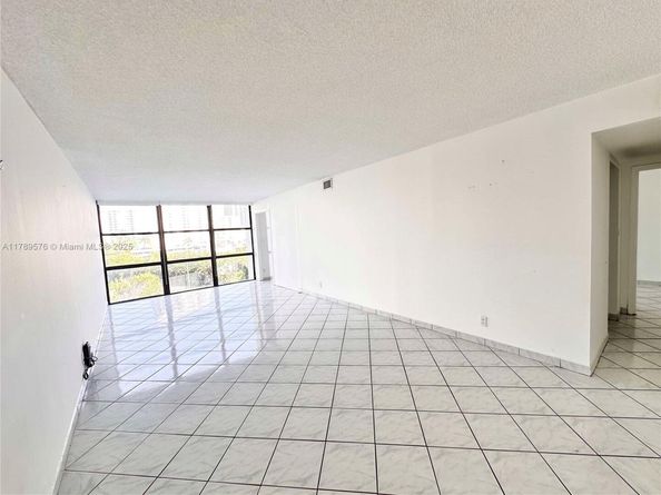 1000 Parkview Dr 424, Hallandale Beach FL 33009