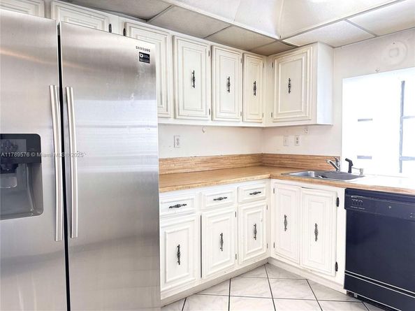 1000 Parkview Dr 424, Hallandale Beach FL 33009