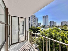 1000 Parkview Dr 424, Hallandale Beach FL 33009