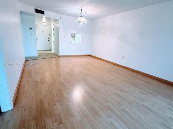 8435 Sunrise Lakes BLV 104, Sunrise FL 33322