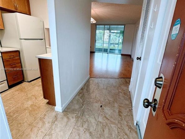 8435 Sunrise Lakes BLV 104, Sunrise FL 33322