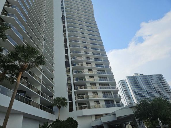 20281 E Country Club Dr 1412, Aventura FL 33180