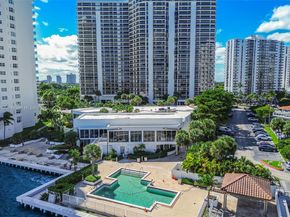 20281 E Country Club Dr 1412, Aventura FL 33180