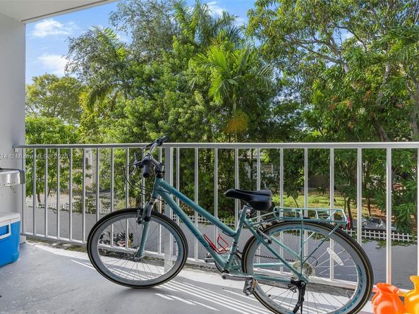 555 NE 123rd St 218A, North Miami FL 33161