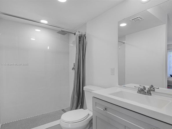 555 NE 123rd St 218A, North Miami FL 33161
