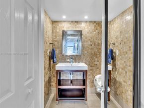 20335 W Country Club Dr 310, Aventura FL 33180