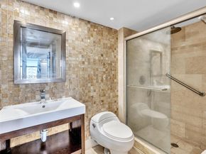 20335 W Country Club Dr 310, Aventura FL 33180